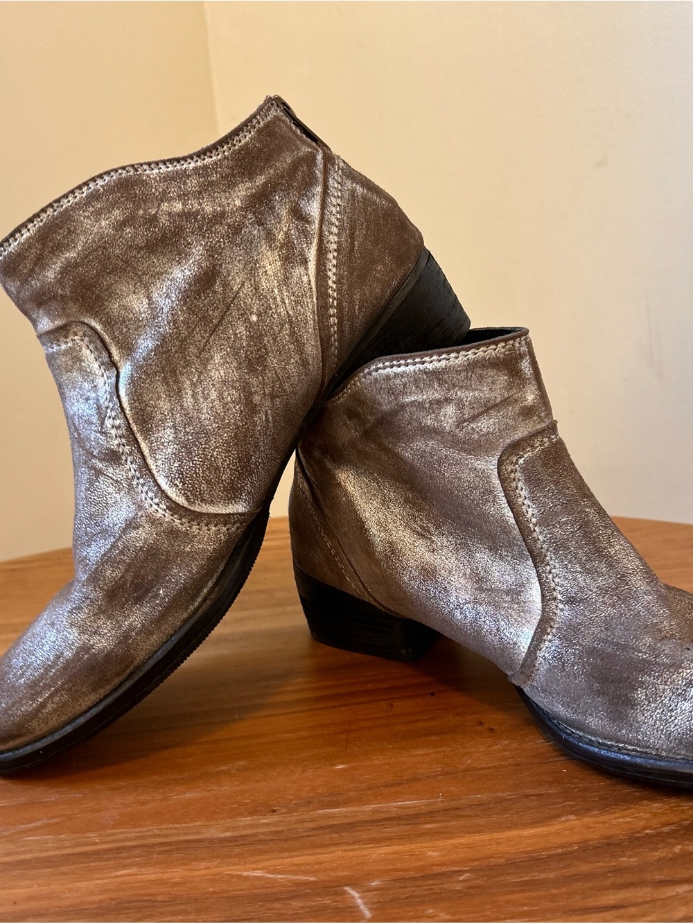 Seychelles Shimmery Pewter Ankle Booties Size 9